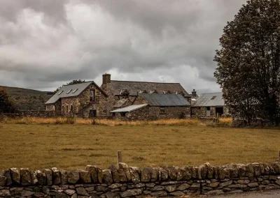 Professional building surveyors assess stone residential property in Aylesbury, Buckinghamshire.